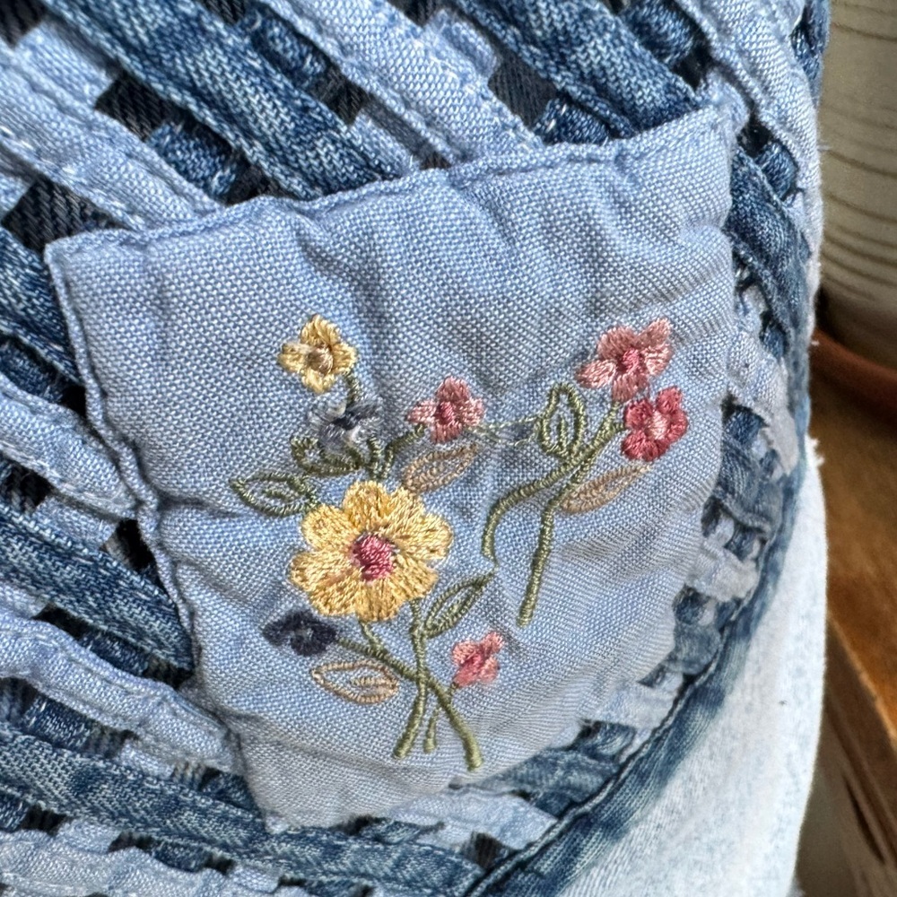 Vintage Floral Embroidered Denim Vest Cottagecore open weave patchwork medium - Picture 9 of 11